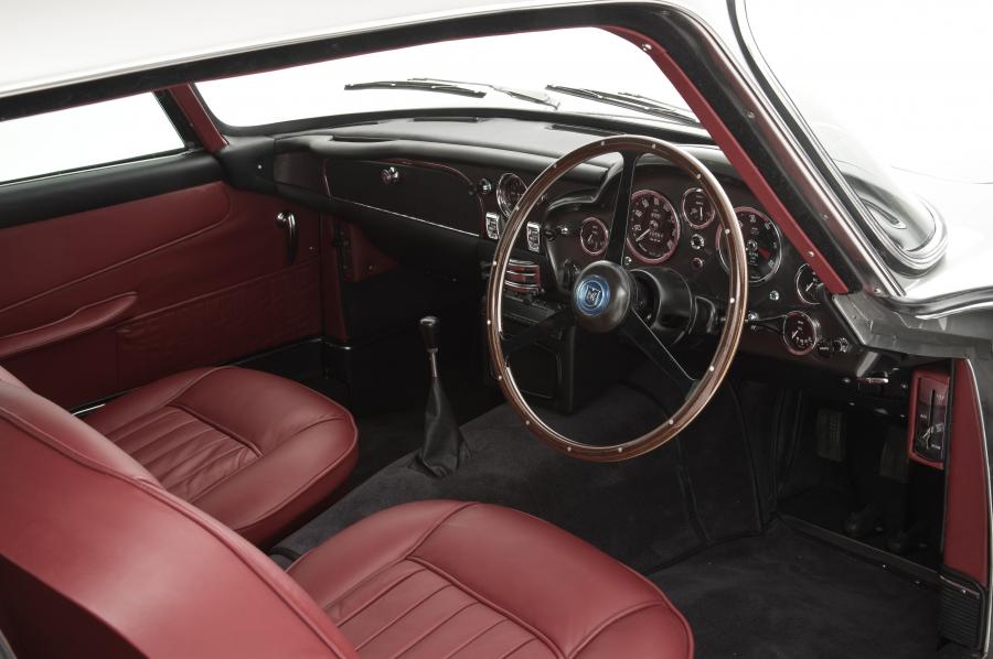 Интерьер Aston Martin DB5 (2207/R) 1965 года  (фото 14 из 19)